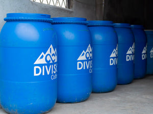 Tanques de fermentación en la finca el diviso en Colombia en la región de pitalito 