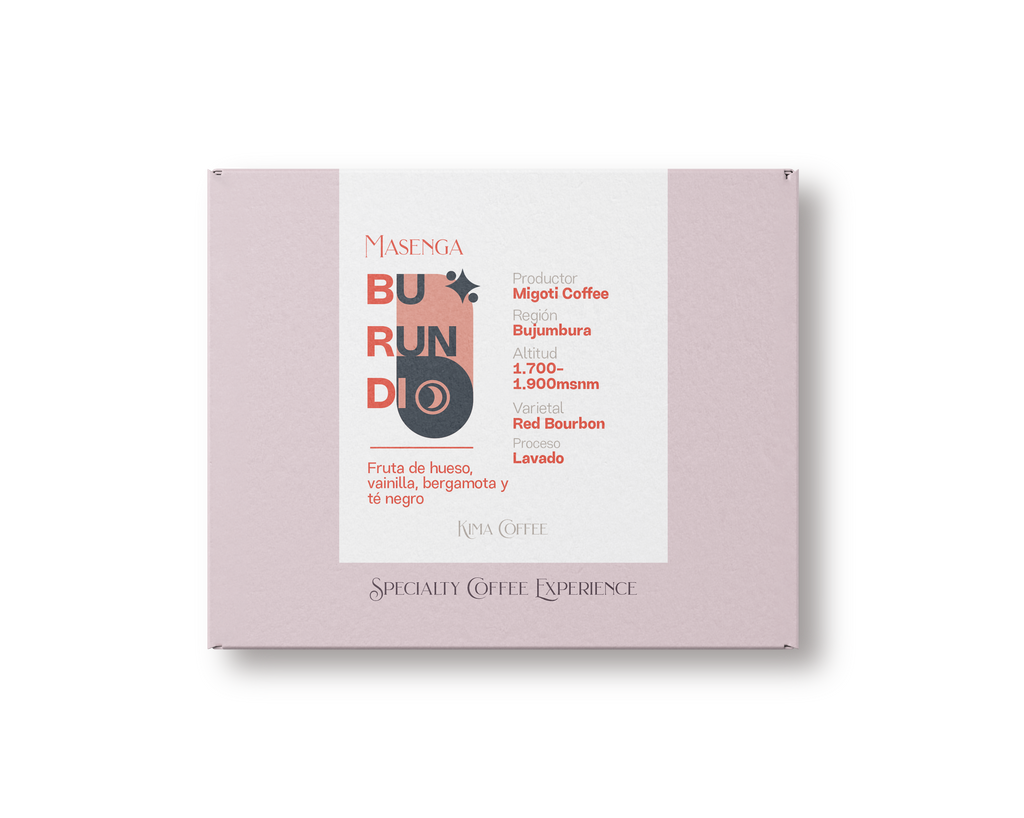 Caja rosa de café de kima coffee, café de Burundi, finca masenga , producido por migoti hill , región de Bujumbura, altitud entre 1700 y 1900 metros sobre el nivel del mar, varietal red bourbon, proceso lavado con notas a Fruta de hueso, vainilla, bergamota y
té negro.