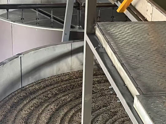 Estación de lavado y procesado de café Yirong estate en China, en la región de  Menglian