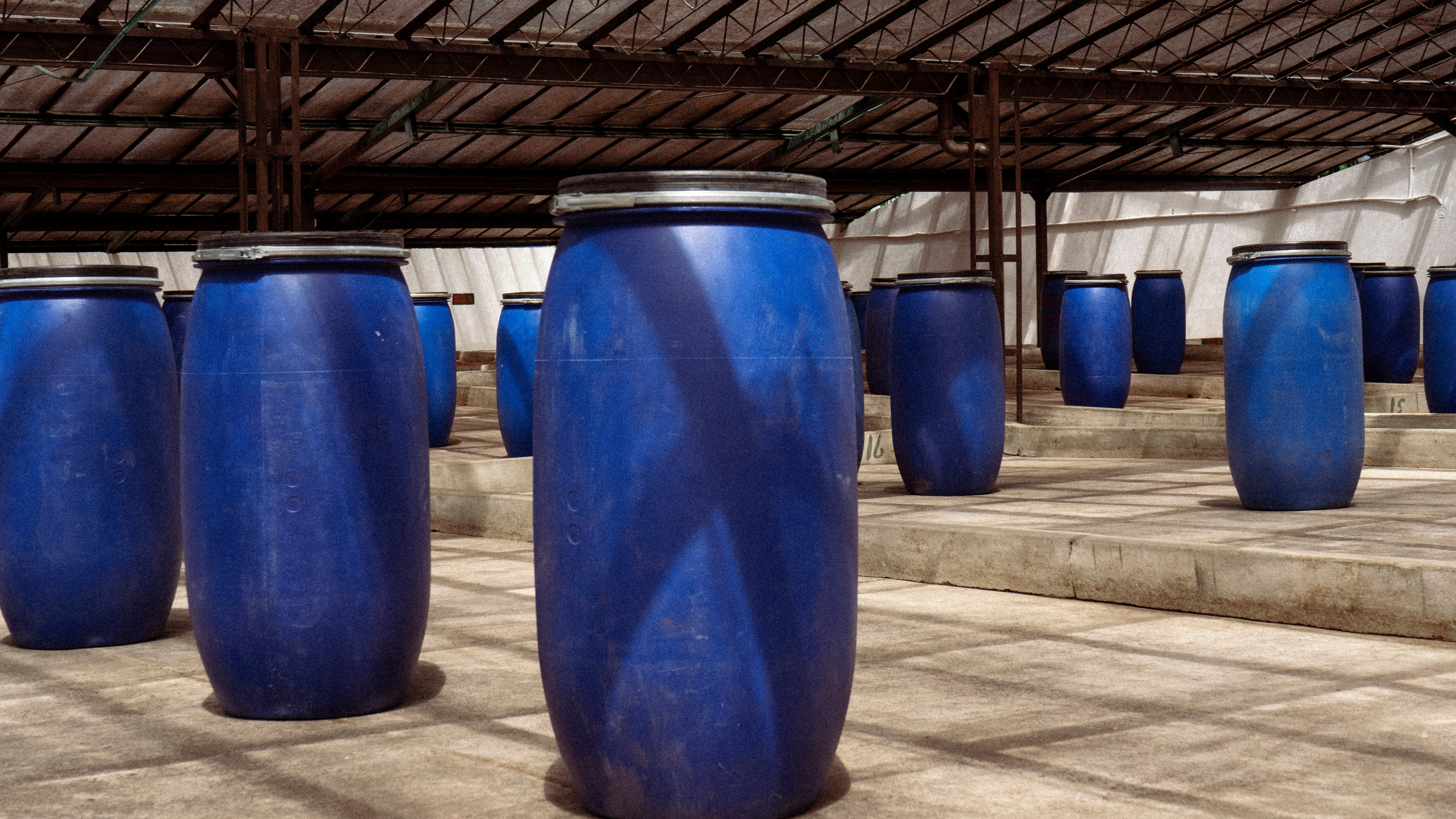 Tanques de fermentación en Colombia en la región de quindio, finca el placer 