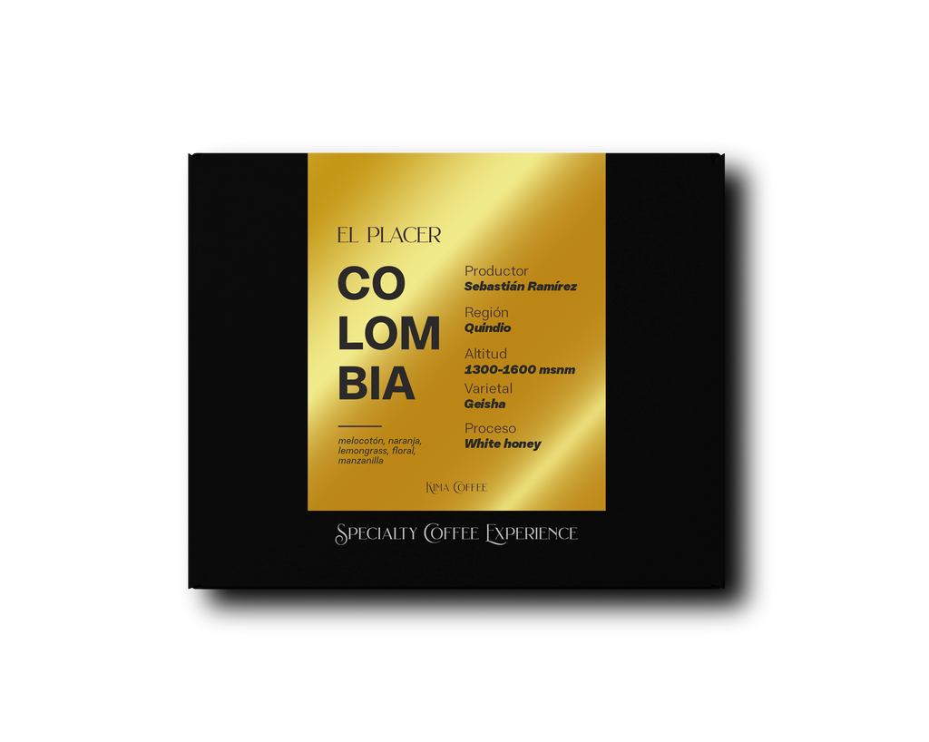 Caja de café negra de kima coffee, café de Colombia, finca el placer,
Producido por Sebastián Ramírez, región de Quindio, altitud entre 1300 y 1600 metros sobre el nivel del mar, varietal geisha, proceso white honey con notas a Melocotón, naranja,
lemongrass, manzanilla y floral
