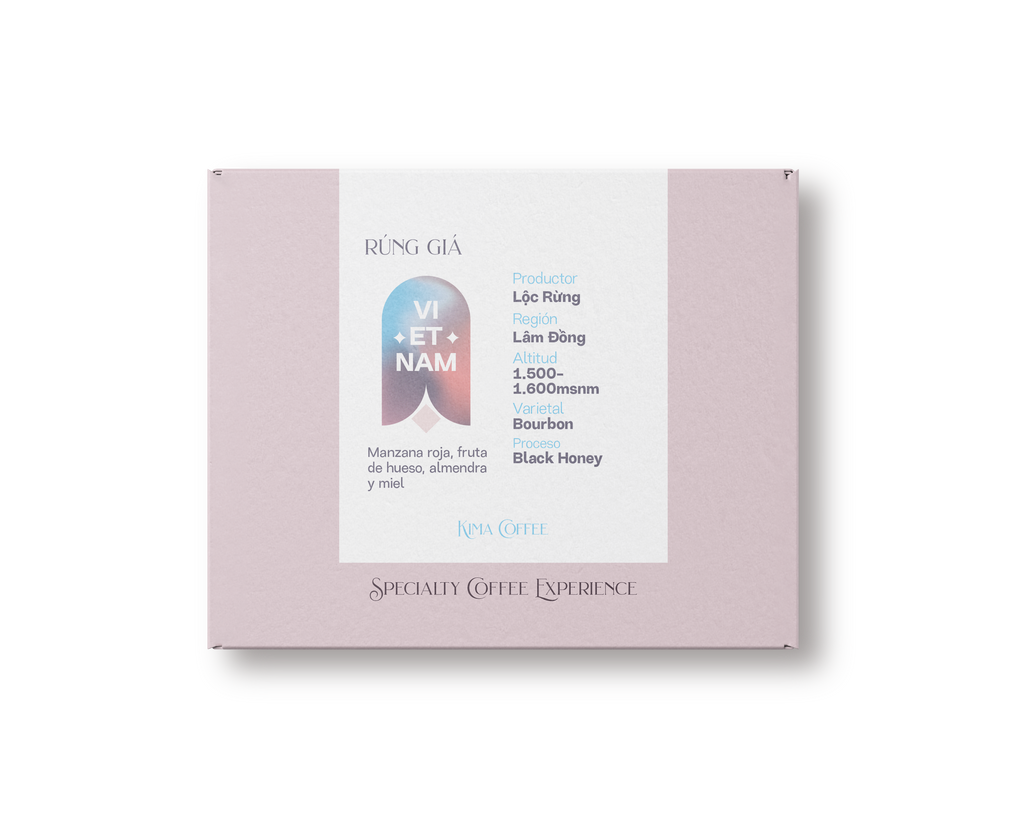 Caja rosa de kima coffee, cafe de Vietnam, finca RÚNG GIÁ, producido por Lộc Rừng en la región de Lâm Đồng, cultivado entre 1500 y 1650 metros sobre el nivel del mar, varietal bourbon, proceso Balck honey con notas a 
Manzana roja, fruta de hueso, almendra y miel