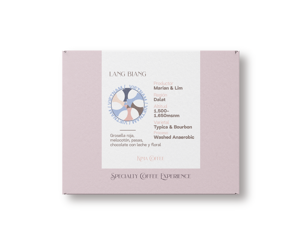 Caja rosa de café, café de Vietnam, finca lang biang producido por Marian y Kim en la región de dalat, altitud entre 1500 y 1650 metros sobre el nivel del mar, varietal typica y bourbon, proceso lavado anaerobic con notas a Grosella roja, melocotón, pasas, chocolate con leche y floral