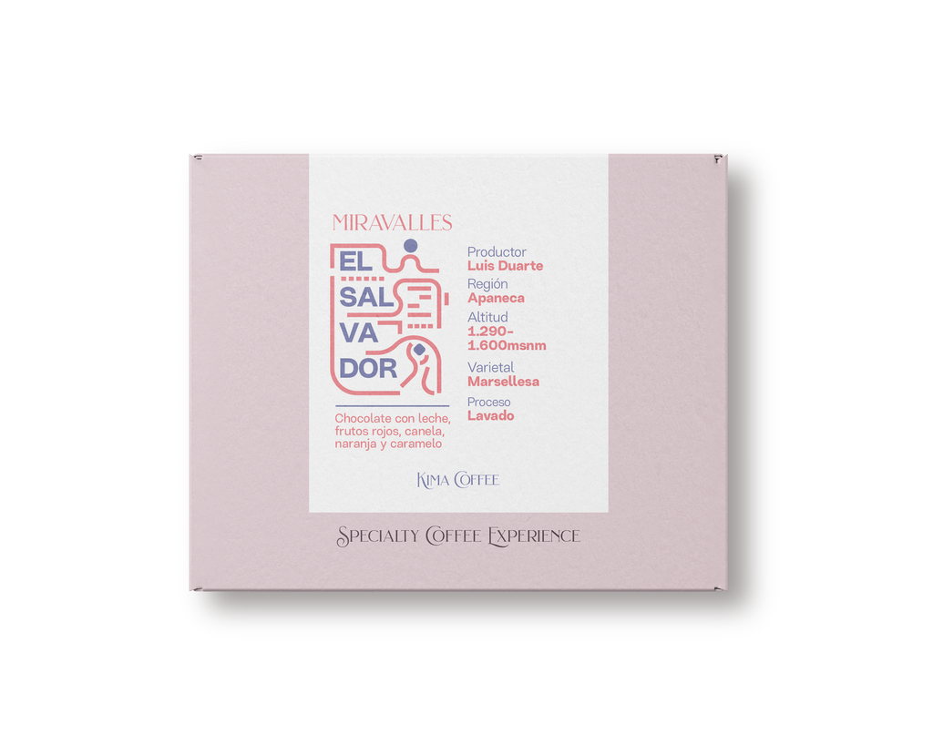 Caja rosa de kima coffee, café de El Salvador, finca miravalles, producido por Luis  Duarte en la Regina de Apaneca, cultivado entre 1290 y 1600 metros sobre el nivel del mar, varietal marsellesa proceso lavado con notas a Chocolate con leche, frutos rojos, canela, naranja y caramelo.