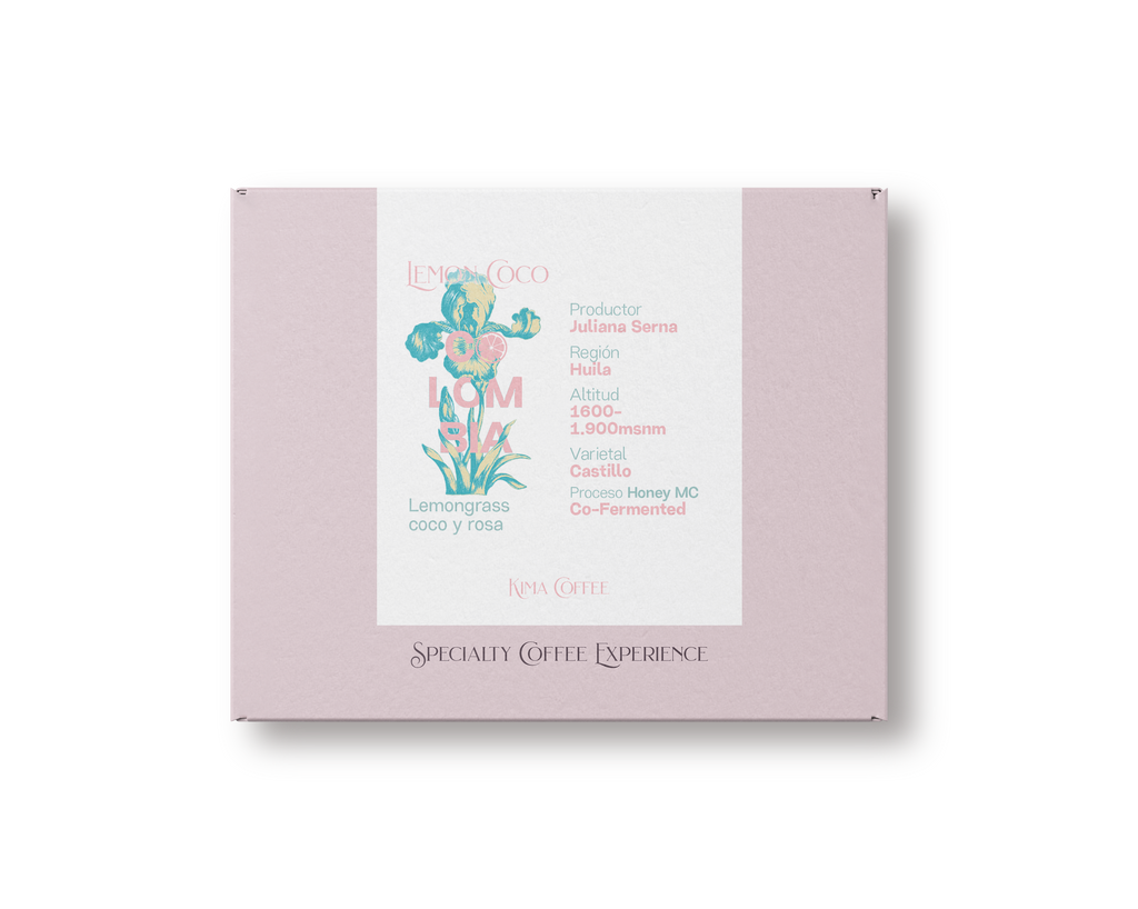 Caja rosa de kima coffee, café de Colombia, lemon coco producido por juliana Serna en la región de Huila, varietal castillo, cultivado entre 1600 y 1900 metros sobre el nivel del mar, proceso honey co fermented Mc con notas a lemongrass, coco y Rosa 