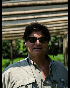 Alex Herrera en su finca Pampojila en Guatemala 