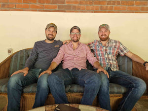 Los hermanos mena, agricultores de la finca villa España en El Salvador 