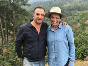 Marysabel Caballero y Moises Herrera en su finca las las en Honduras 
